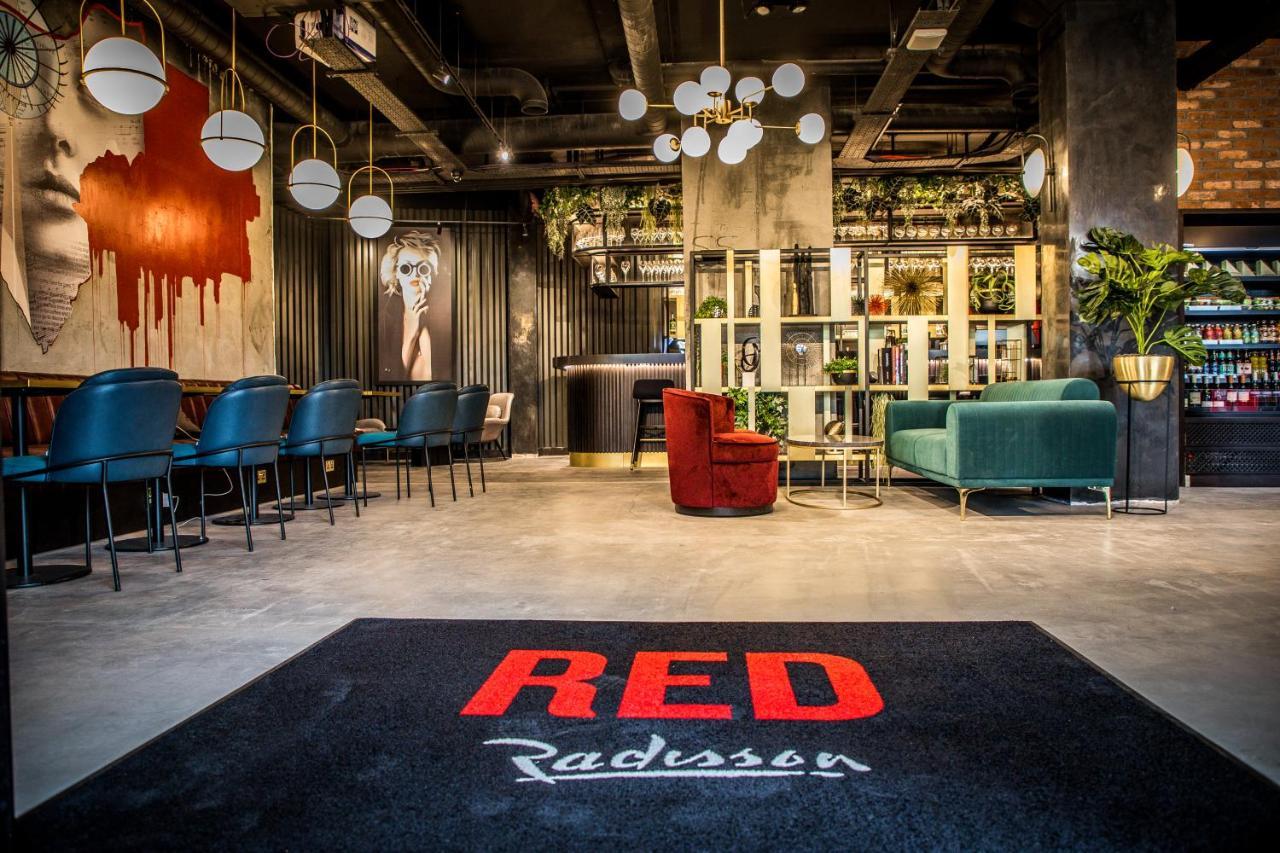 Radisson Red London Greenwich The O2 Экстерьер фото