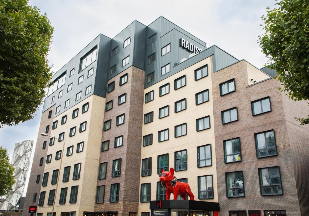 Radisson Red London Greenwich The O2 Экстерьер фото
