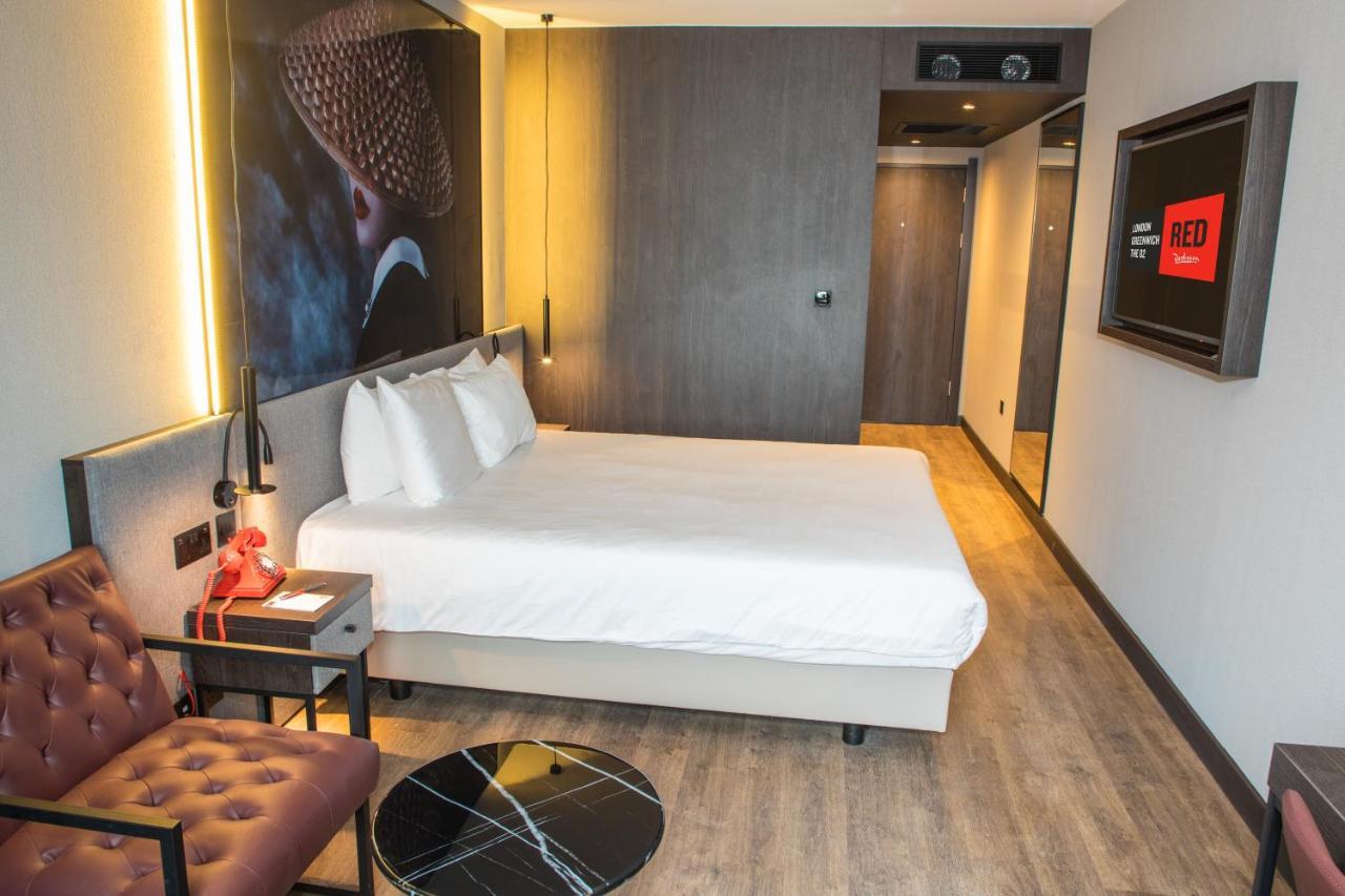 Radisson Red London Greenwich The O2 Экстерьер фото