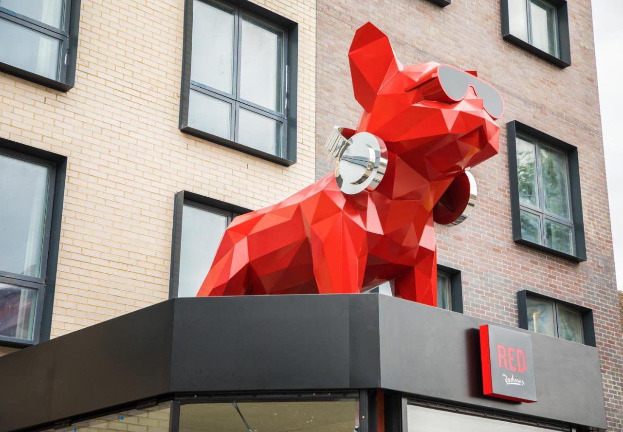 Radisson Red London Greenwich The O2 Экстерьер фото
