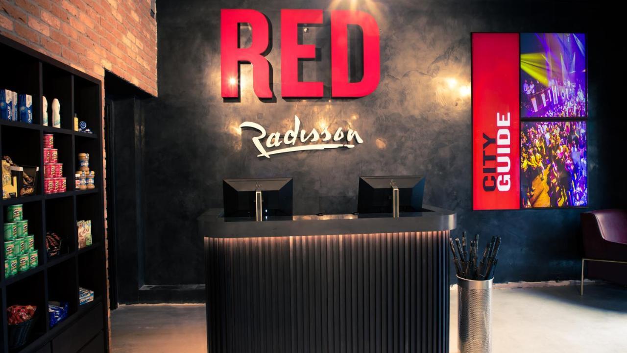 Radisson Red London Greenwich The O2 Экстерьер фото