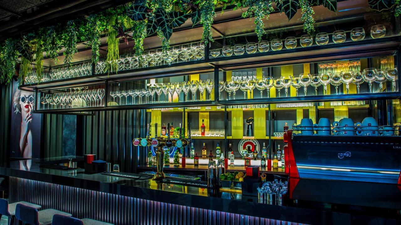 Radisson Red London Greenwich The O2 Экстерьер фото